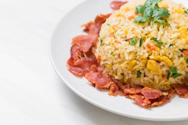 gevrek domuz pastırması ile kızarmış pilav