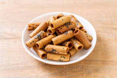 Taylandlı çıtır Hindistan cevizi roll - Tay tatlı snack