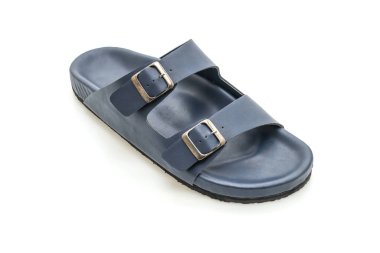 Erkekler beyaz arka plan üzerinde izole sandalet deri