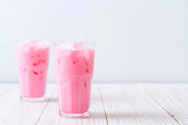 Rosa Jordgubbs Milkshake Trä — Stockfoto