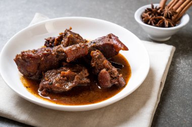 herb - Phuket Tayland geleneksel gıda tarzı ile domuz eti güveç