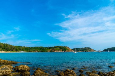 Güzel tropikal plaj ve deniz - tatil tatil kavramı