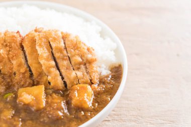 Kızarmış pirzola domuz ile köri pirinç - Japon gıda tarzı