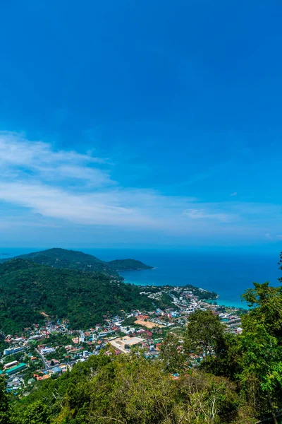 Phuket Şehir Manzarası Ile Deniz Plaj Mavi Gökyüzü — Stok fotoğraf