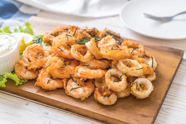 Fried Seafood Squids Shrimps Mussels Sauce Wooden Board — Stock Photo, Image