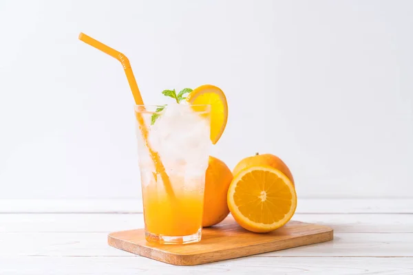 Apelsinjuice Med Soda Trä Bord — Stockfoto
