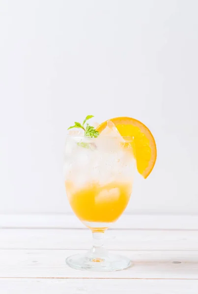 Jus Orange Met Soda Houten Tafel — Stockfoto