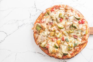 Vejetaryen pizza tablo - sağlıklı gıda tarzı