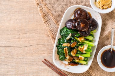 Sarımsaklı istiridye soslu kızarmış Hong Kong Kale heyecan