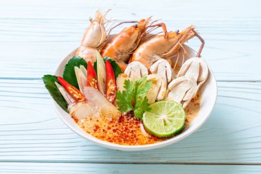 Baharatlı karides çorbası (Tom Yum Goong) - Tay geleneksel gıda