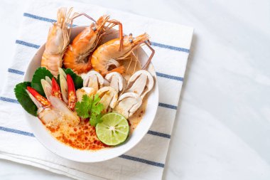 Baharatlı karides çorbası (Tom Yum Goong) - Tay geleneksel gıda