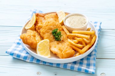 Balık ve patates kızartması. Sağlıksız yiyecekler.
