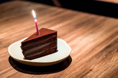 doğum günü mumlarımı Restoran Cafe ile çikolatalı kek