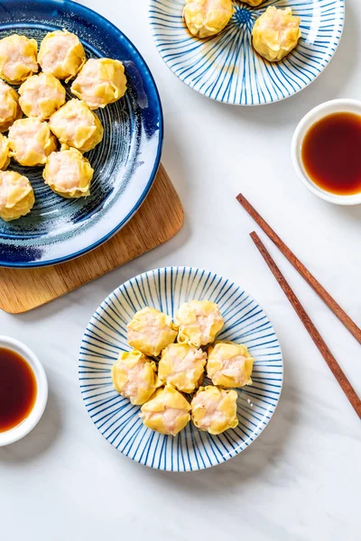 Karides Çince Buğulanmış Dumpling Sos Ile — Stok fotoğraf