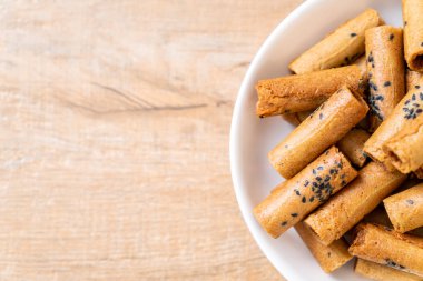 Taylandlı çıtır Hindistan cevizi roll - Tay tatlı snack