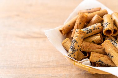 Taylandlı çıtır Hindistan cevizi roll - Tay tatlı snack