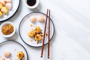 Çin karides pişmiş hamur tatlısı - Asya gıda tarzı