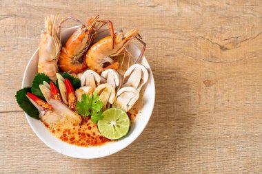 Baharatlı karides çorbası (Tom Yum Goong) - Tay geleneksel gıda