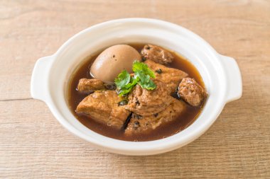 tatlı sos haşlanmış yumurta ile tofu kase