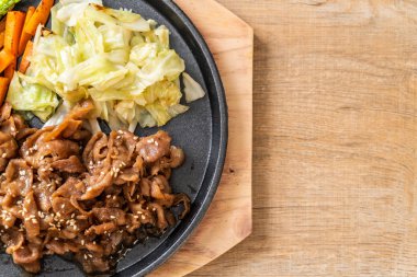 sıcak plaka - Asya tarzı domuz biftek dilimlenmiş