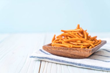 bir kapta tuz sopa bisküvi