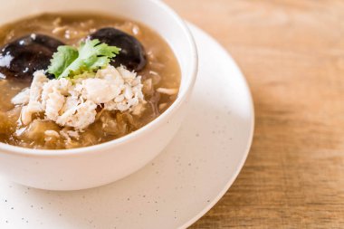 Yengeç kase kırmızı et suyu çorbası kızarmış balık Maw