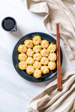 Karides Çince buğulanmış Dumpling sos ile