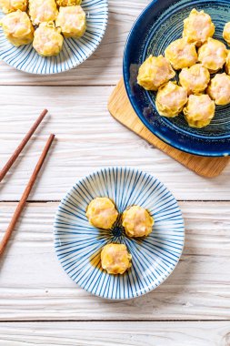 Karides Çince buğulanmış Dumpling sos ile