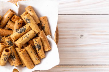 Taylandlı çıtır Hindistan cevizi roll - Tay tatlı snack