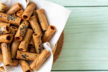 Taylandlı çıtır Hindistan cevizi roll - Tay tatlı snack