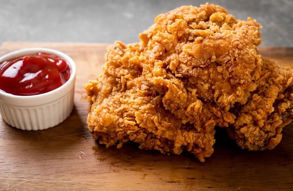 Kızarmış tavuk yemeği - abur cubur ve sağlıksız yemek