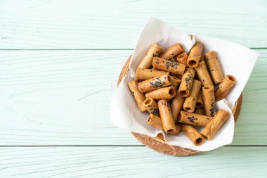 Taylandlı çıtır Hindistan cevizi roll - Tay tatlı snack