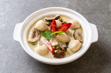 Balık top - Tay gıda ile yeşil köri