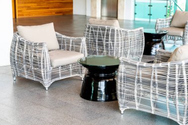 boş açık veranda masa ve sandalye otel ve tatil