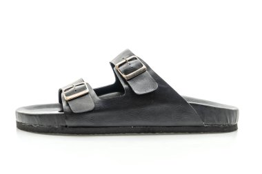 Erkekler beyaz arka plan üzerinde izole sandalet deri