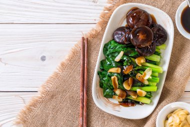 Sarımsaklı istiridye soslu kızarmış Hong Kong Kale heyecan