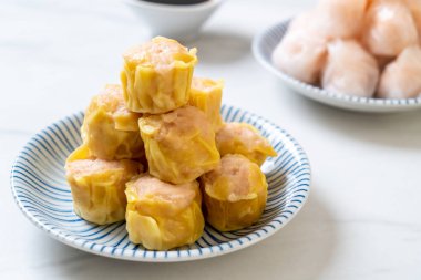 Çin karides pişmiş hamur tatlısı - Asya gıda tarzı