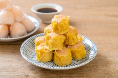Çin karides pişmiş hamur tatlısı - Asya gıda tarzı