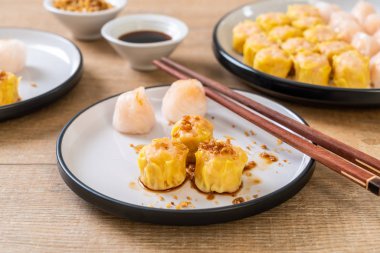 Çin karides pişmiş hamur tatlısı - Asya gıda tarzı