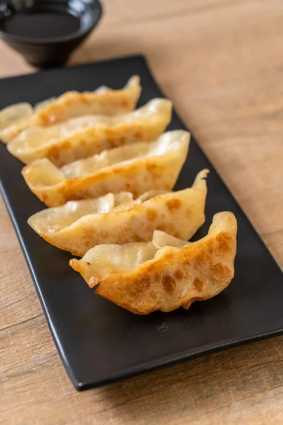 Japon gyoza 'sı ya da soya soslu hamur tatlısı.