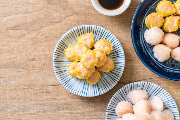 Çin karides pişmiş hamur tatlısı - Asya gıda tarzı