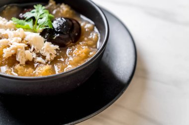 Yengeç kase kırmızı et suyu çorbası kızarmış balık Maw