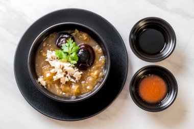 Yengeç kase kırmızı et suyu çorbası kızarmış balık Maw