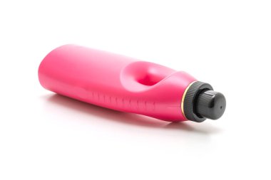 Beyaz arka plan üzerinde izole plastik deterjan şişeleri