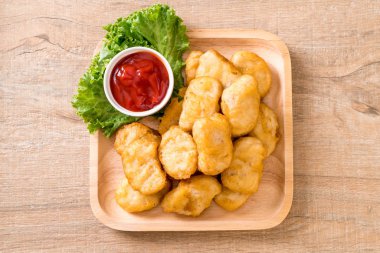 Soslu tavuk nugget, sağlıksız yemek.