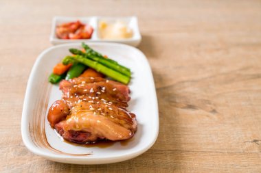 Teriyaki chiciken biftek - Asya gıda tarzı