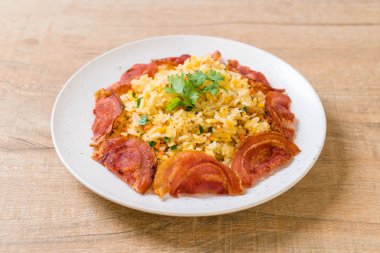 gevrek domuz pastırması ile kızarmış pilav