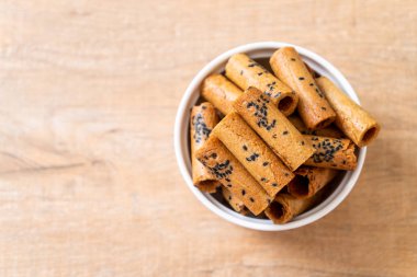 Taylandlı çıtır Hindistan cevizi roll - Tay tatlı snack