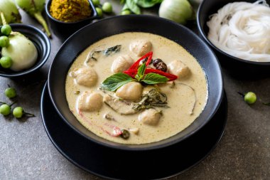 Balık top - Tay gıda ile yeşil köri