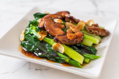 Sarımsaklı istiridye soslu kızarmış Hong Kong Kale heyecan